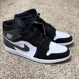 Jordan Retro 1 Mid Black White Iron Grey